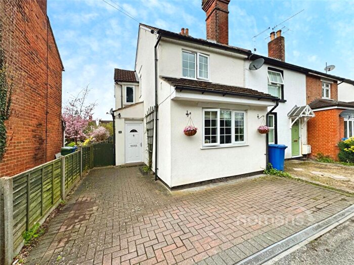 3 Bedroom Semi Detached House For Sale In Chapel Street, Farnborough, Hampshire, GU14