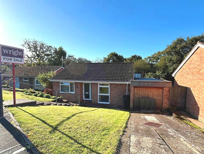 2 Bedroom Detached Bungalow For Sale In Hefford Road, East Cowes, PO32