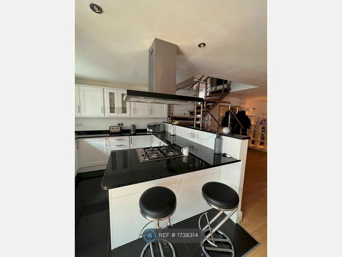 2 Bedroom Flat To Rent In Farnham Road, Guildford, GU2