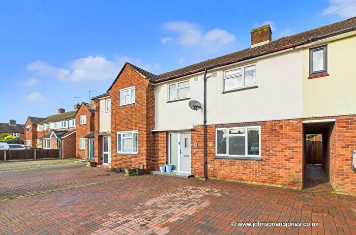 3 Bedroom House To Rent In Fairway, Chertsey, Surrey, KT16
