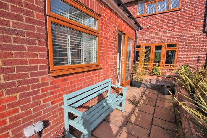 1 Bedroom Flat To Rent In Carlton Road, Seaford, BN25