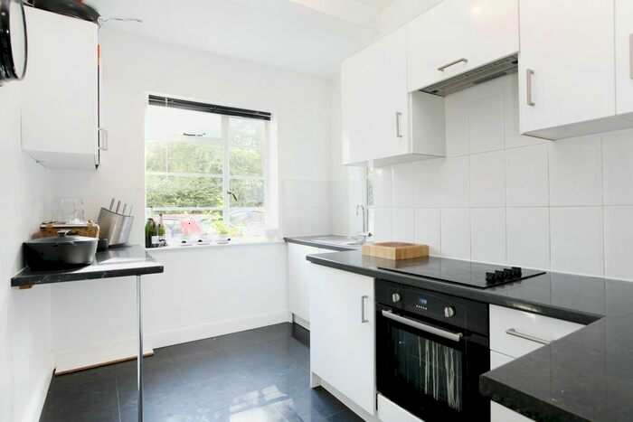2 Bedroom Flat To Rent In Cambridge Park, Twickenham, TW1