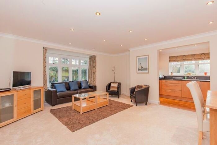 3 Bedroom Apartment To Rent In Banbury Road, Oxford, OX2