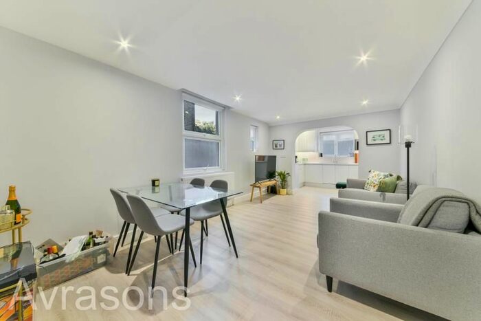 2 Bedroom Flat To Rent In Mayflower Road, London, SW9