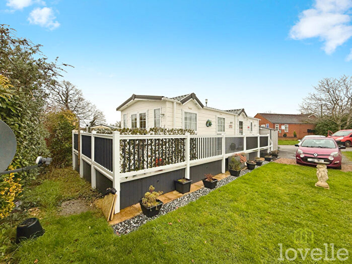 2 Bedroom Park Home For Sale In Cathedral View, Aubourn, LN5