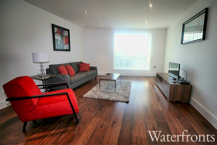 3 Bedroom Apartment To Rent In Lincoln Plaza, London, E14