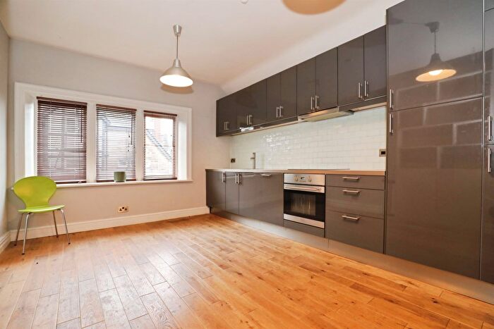 3 Bedroom Flat For Sale In Coppice Drive, Harrogate, HG1