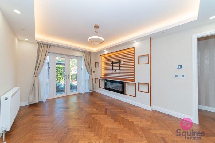 1 Bedroom Flat For Sale In Holders Hill Road, Royal Court, NW7