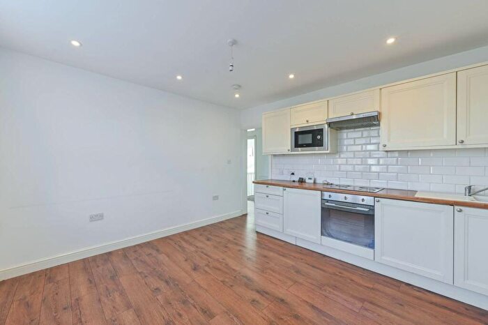 2 Bedroom Flat For Sale In Beulah Crescent, Thornton Heath, CR7