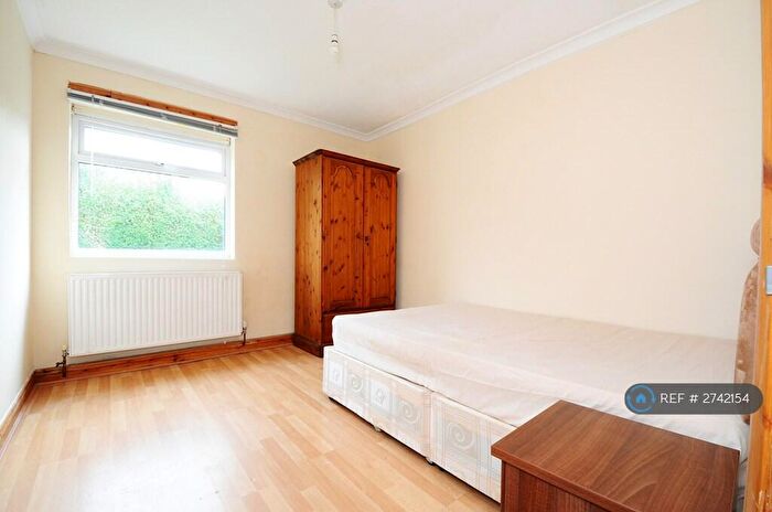 2 Bedroom Flat To Rent In North Finchley, London, N12