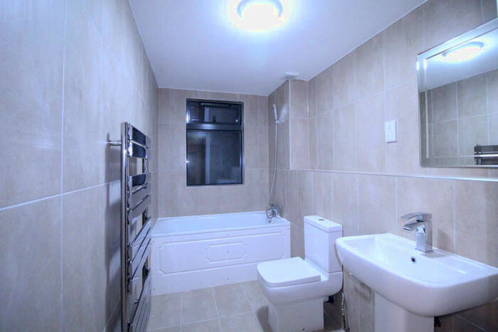 3 Bedroom Flat To Rent In Charter House, High Road, Ilford, IG1