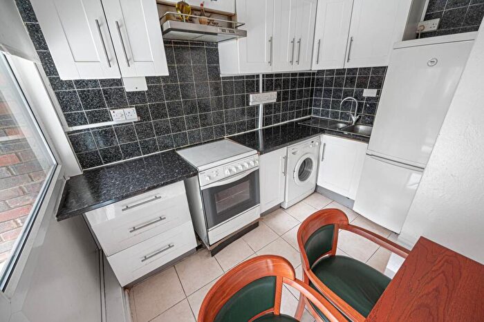 1 Bedroom Flat To Rent In Malden Road, Chalk Farm, London, NW5