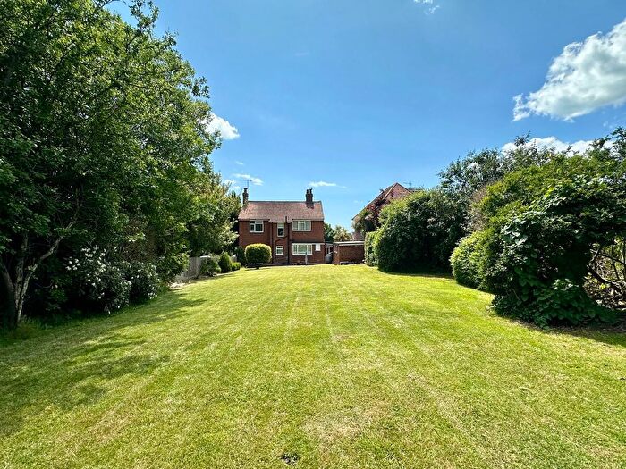 3 Bedroom Detached House For Sale In De La Warr Road, Bexhill-On-Sea, TN40