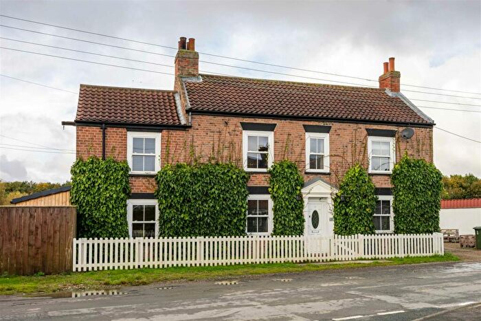 3 Bedroom Semi-Detached House To Rent In Sunk Island Road, Ottringham, Hull, HU12