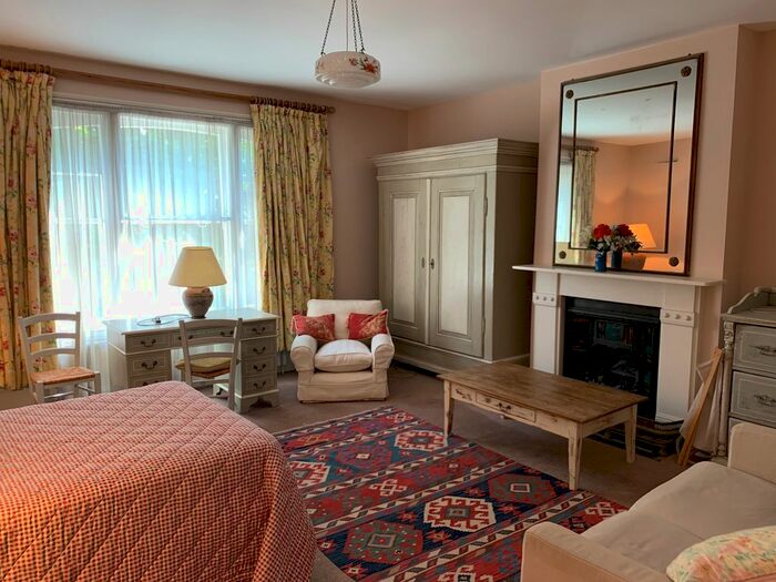 Studio To Rent In Wandsworth Bridge Road, London, SW6