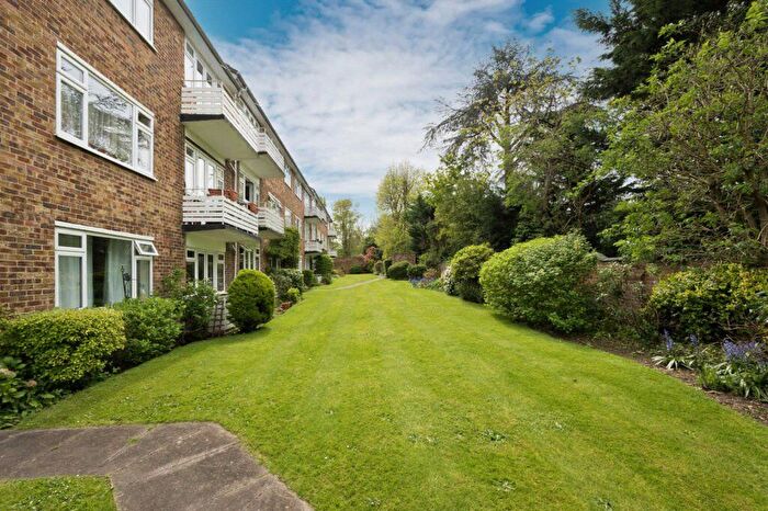 2 Bedroom Flat For Sale In Guildford, Surrey, GU1