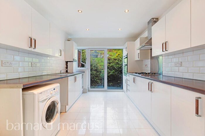 3 Bedroom House To Rent In Lakers Rise, Banstead, SM7