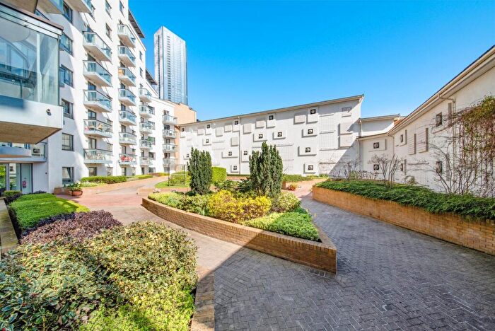 2 Bedroom Flat To Rent In Limeharbour, Canary Wharf, London, E14