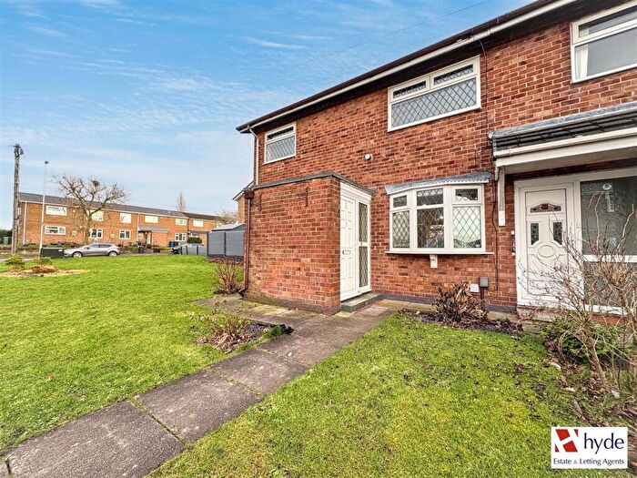 3 Bedroom Semi Detached House For Sale In Hindburn Close, Whitefield, Manchester, M45