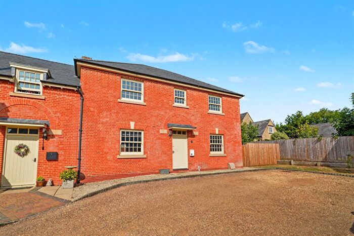 4 Bedroom Semi Detached House To Rent In The Elms, Silverstone, NN12