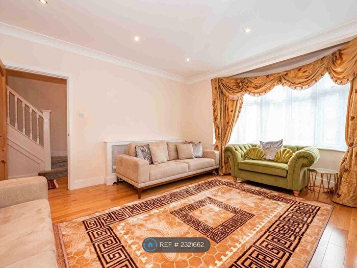 4 Bedroom Semi-Detached House To Rent In Buxton Drive, New Malden, KT3