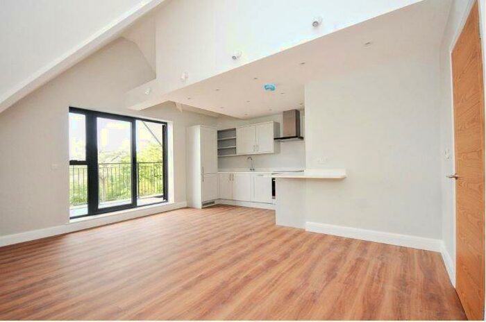 2 Bedroom Penthouse To Rent In Ward Close, South Croydon, CR2