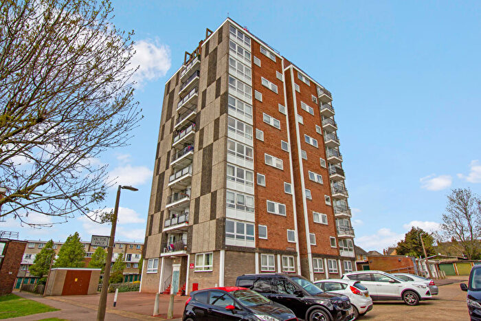 2 Bedroom Flat For Sale In Victor Court, Hornchurch, Essex, RM12