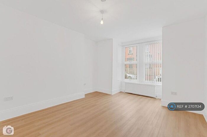 1 Bedroom Flat To Rent In Sefton Avenue, Leeds, LS11