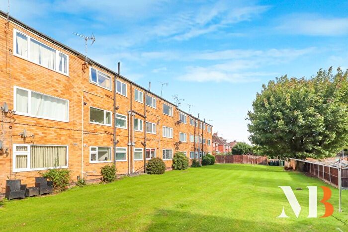 2 Bedroom Apartment For Sale In Upper Eastern Green Lane, Coventry, West Midlands, CV5