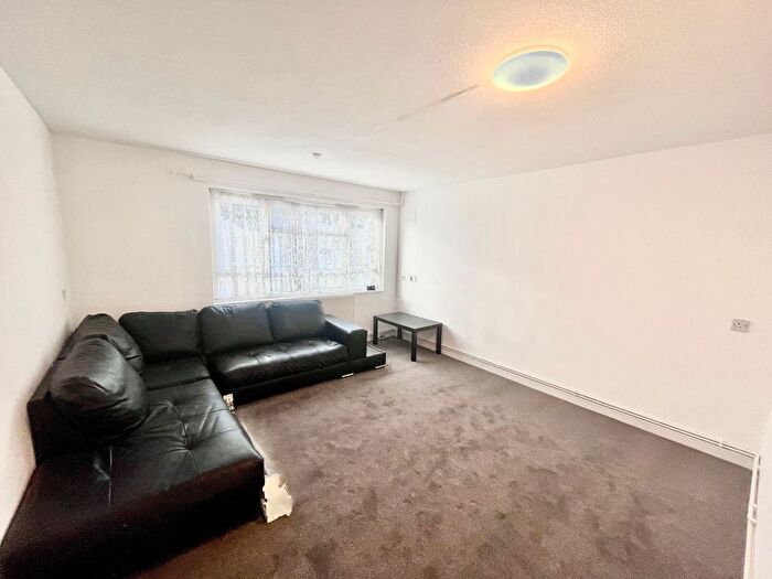 1 Bedroom Flat To Rent In Lewes Close, Northolt, UB5