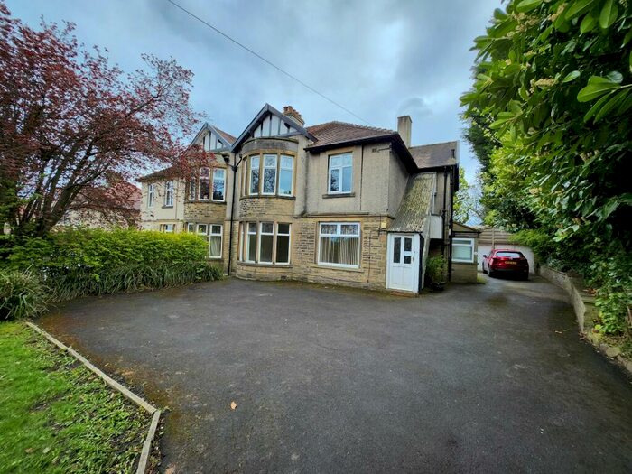 2 Bedroom Ground Flat To Rent In Wakefield Road, Lightcliffe, HX3