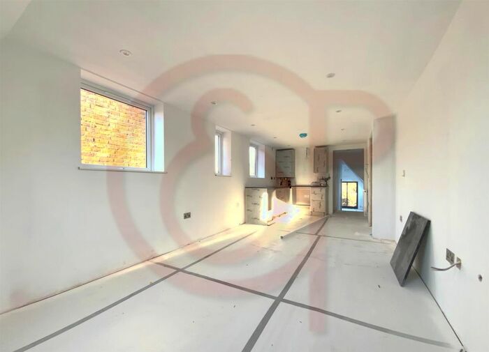 1 Bedroom Flat To Rent In Madeley Road, Ealing W5