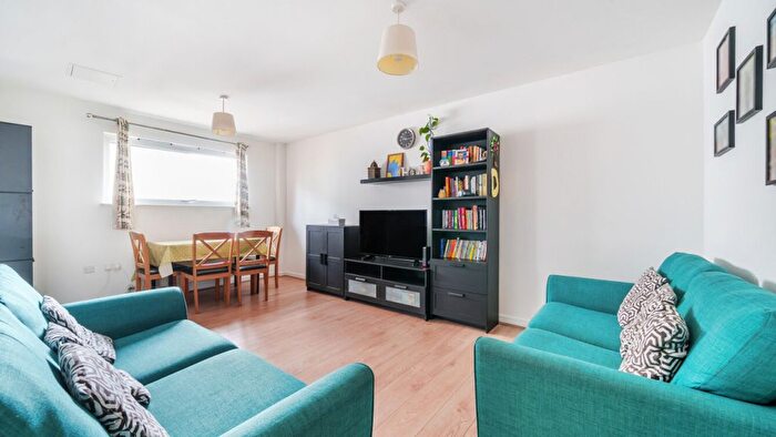 2 Bedroom Flat For Sale In Axon Place, Ilford, IG1