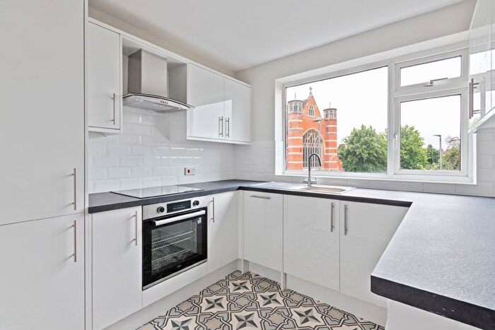 2 Bedroom Flat To Rent In Park Lodge, Wimbledon Park Road, Southfields, SW18
