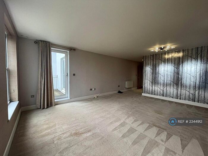 2 Bedroom Flat To Rent In Wooderson Court, Beckenham, BR3