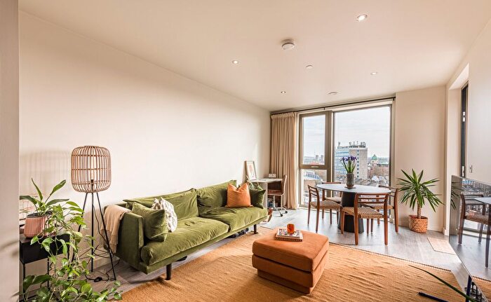 1 Bedroom Flat For Sale In Stockwell Road, SW9