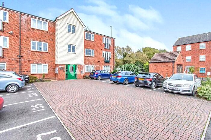 2 Bedroom Flat For Sale In Mill Bridge Close, Retford, Nottinghamshire, DN22