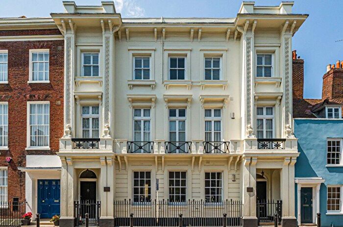 4 Bedroom Duplex For Sale In High Street, Portsmouth, Hampshire, PO1