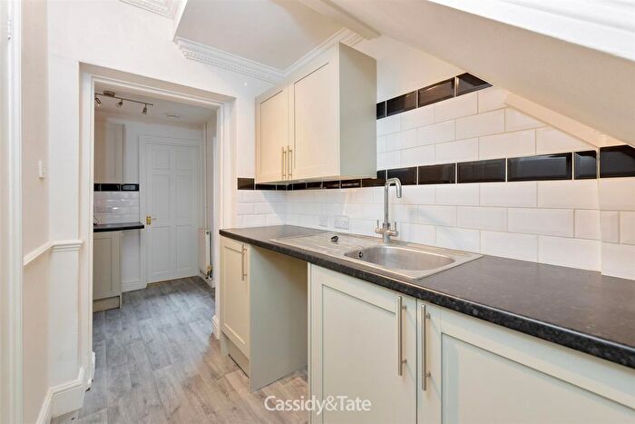 2 Bedroom Flat To Rent In Holywell Hill, St.Albans, AL1