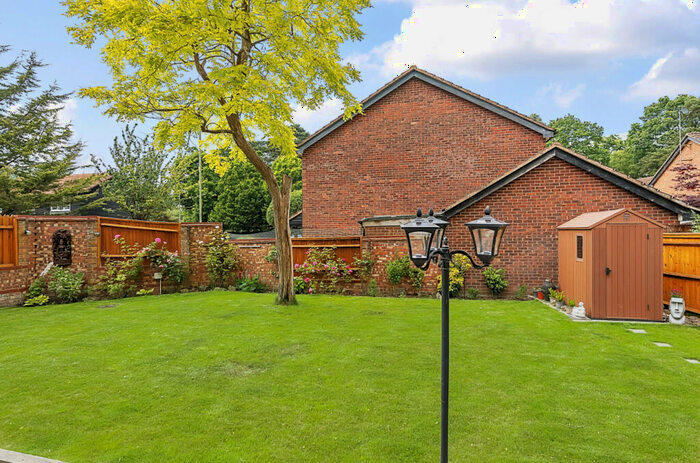 5 Bedroom Detached House For Sale In Fleet Road, Farnborough, Hampshire, GU14