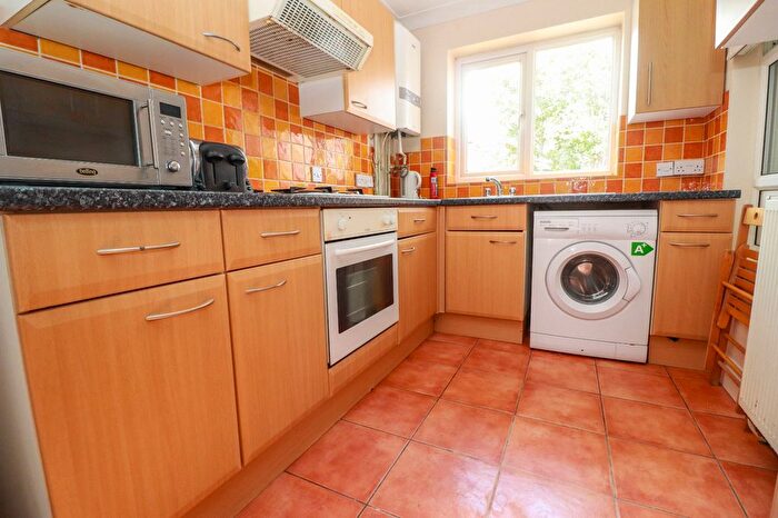 5 Bedroom Semi-detached House To Rent In Lodge Road, Southampton, Hampshire, SO14