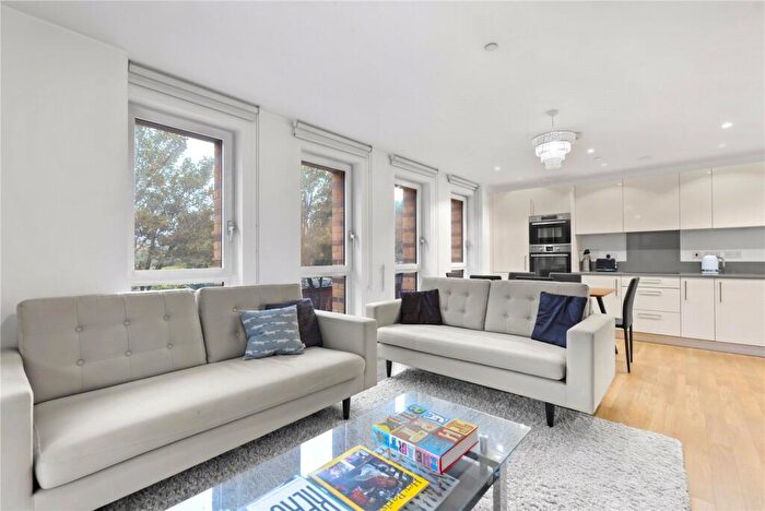 3 Bedroom Flat To Rent In Ivy Point, Bromley By Bow, E3