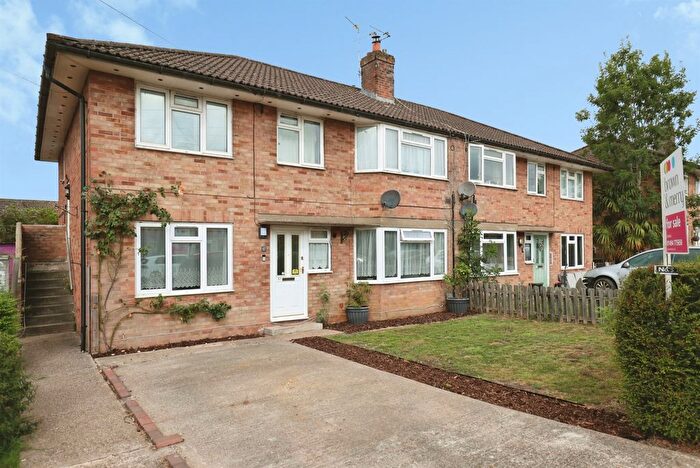 2 Bedroom Maisonette For Sale In Mount Nugent, Chesham, HP5