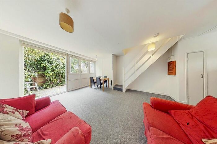3 Bedroom Flat To Rent In Brancaster House Moody Street, Stepney Green, E1