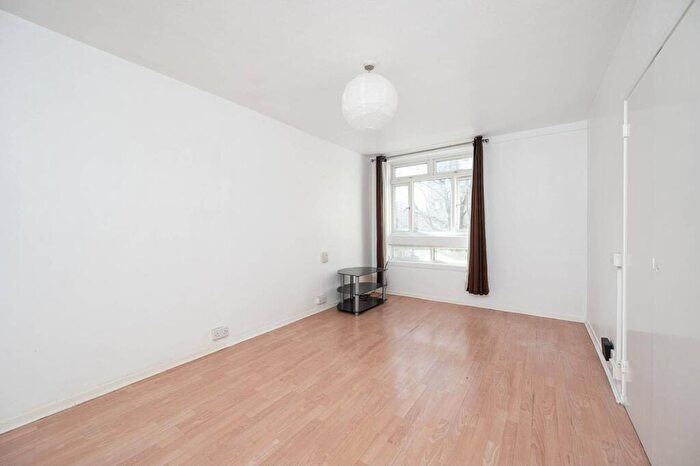 1 Bedroom Flat For Sale In James Hammett House, Ravenscroft Street, Bethnal Green, London, E2