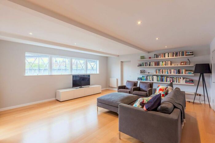 2 Bedroom Flat For Sale In Tanner Street, Bermondsey, London, SE1