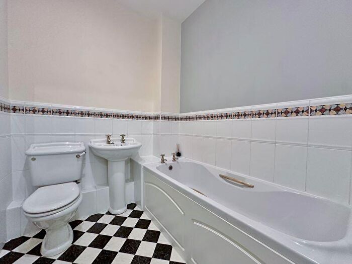 2 Bedroom Flat For Sale In Pensby Road, Heswall, Wirral, CH60