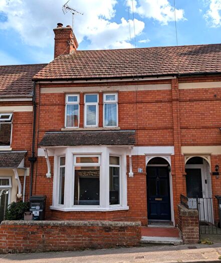 3 Bedroom Terraced House To Rent In Crofton Park, BA21