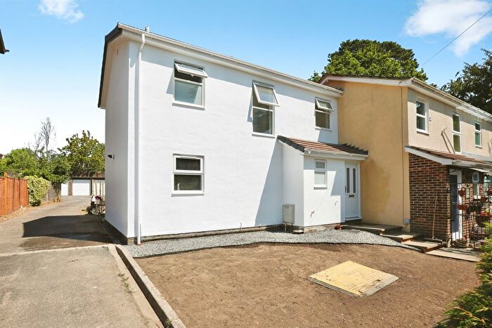 3 Bedroom Semi-Detached House For Sale In Cleveland Drive, Fareham, PO14