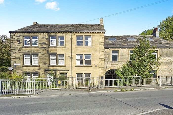4 Bedroom Terraced House For Sale In Lockwood Scar, Huddersfield, HD4